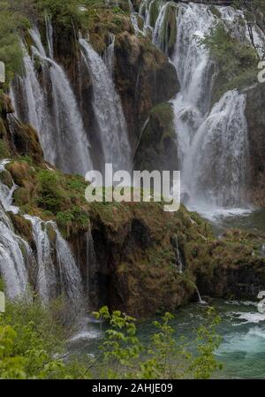 Der große Wasserfall, oder Veliki slap, im Nationalpark Plitvicer Seen, Kroatien Stockfoto