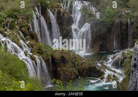 Der große Wasserfall, oder Veliki slap, im Nationalpark Plitvicer Seen, Kroatien Stockfoto