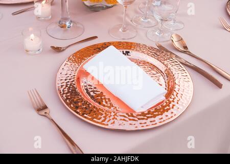 Indisches Abendessen platte Stil, Einrichtung für luxuriöse Abendessen Zeit Stockfoto