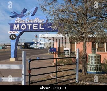 Historische Blaue Schwalbe Motel an der Route 66 in Santa Fe, New Mexico Stockfoto