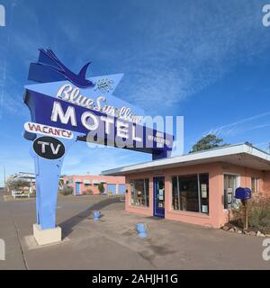 Historische Blaue Schwalbe Motel an der Route 66 in Santa Fe, New Mexico Stockfoto