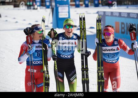 Lenzerheide, Schweiz, 29. Dezember 2019. Die Gewinnerinnen (von links nach rechts: Maiken Caspersen Falla, Anamarija Lampic, Natalia Nepryaeva) beim S Stockfoto