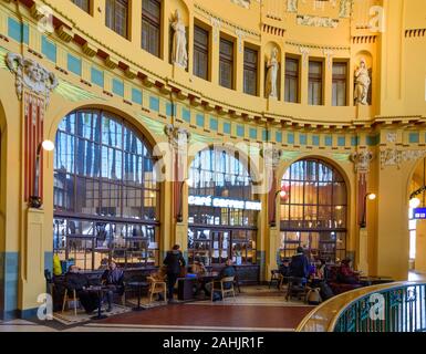 Praha: Hauptbahnhof, alte Halle, Cafe in, Praha, Prag, Prag, Tschechische Stockfoto