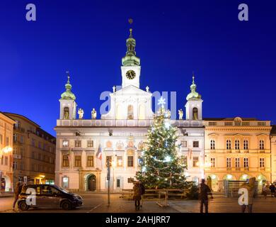 Ceske Budejovice (Budweis): Hauptplatz, Rathaus, Weihnachtsbaum, Jihocesky, Südböhmen, Südböhmen, Tschechische Stockfoto