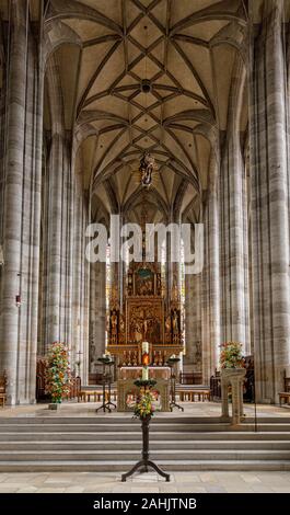 Dinkelsbühl, Deutschland - Mai 11, 2019: das Innere der spätgotischen St. George's Münster, die größte Hallenkirche in Deutschland Stockfoto