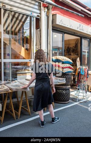Paris, Frankreich, 06.Juli 2019: Marché aux Puces de Saint-Ouen, St-Ouen Flohmarkt, 18. Arrondissement. Stockfoto