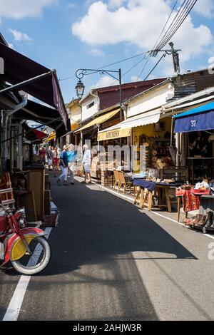 Paris, Frankreich, 06.Juli 2019: Marché aux Puces de Saint-Ouen, St-Ouen Flohmarkt, 18. Arrondissement. Stockfoto