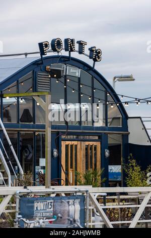 Pont 13, eine Bar und ein Restaurant, an Bord eines alten Schiffes an Houthavens, eine neu aufgebaut - und aufstrebenden Gegend von Amsterdam, errichtet auf einem ehemaligen Port Stockfoto