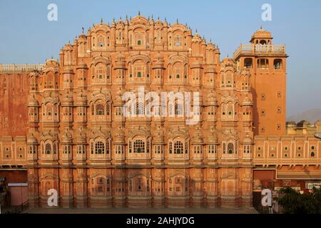 Hawa Mahal, auch bekannt als der Palast der Winde in Jaipur, Indien Stockfoto