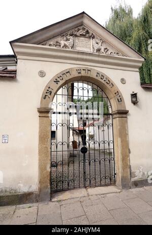 Krakau. Krakau. Polen. Kazimierz, dem ehemaligen jüdischen Viertel. Remuh Synagoge (Abtreten), Tor in den Hof. Stockfoto