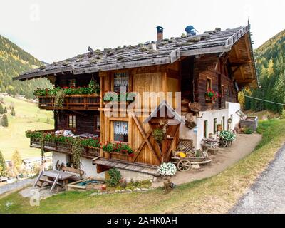 Val d'Ultimo, Italien - 29 Oktober, 2017: Typisch Südtirol Haus Stockfoto