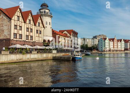 KALININGRAD, Russland - September 04, 2019: Blick auf die Gebäude am Fischerdorf in Kaliningrad, Russland. Stockfoto