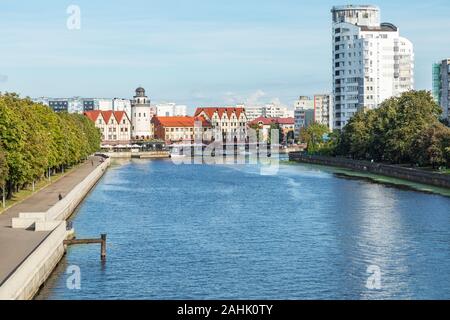 KALININGRAD, Russland - September 04, 2019: Blick auf die Gebäude am Fischerdorf in Kaliningrad, Russland. Stockfoto