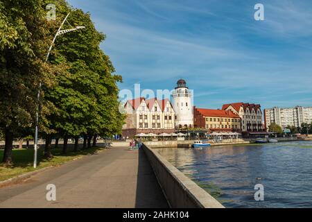 KALININGRAD, Russland - September 04, 2019: Blick auf die Gebäude am Fischerdorf in Kaliningrad, Russland. Stockfoto