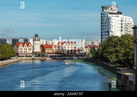 KALININGRAD, Russland - September 04, 2019: Blick auf die Gebäude am Fischerdorf in Kaliningrad, Russland. Stockfoto