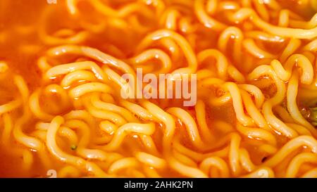 Nahaufnahme pikant Ramen Noodle Soup Makrofotografie Textur Hintergrund Stockfoto