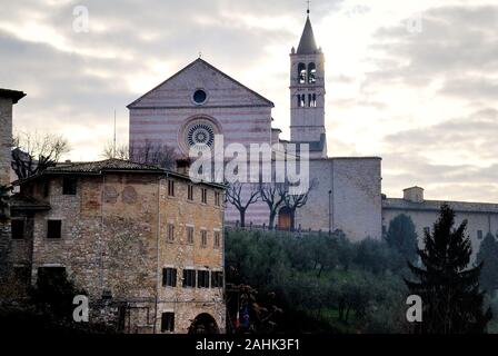 Assisi, Italien: Die Basilika des Heiligen Franziskus. Die Basilika ist ein UNESCO-Weltkulturerbe. Stockfoto