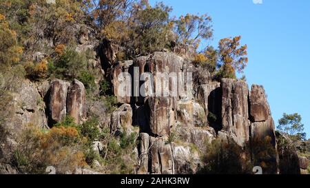 Glatte Felsen von den South Esk River in Cataract Gorge - Launceston, Tasmanien, Australien, erodiert Stockfoto