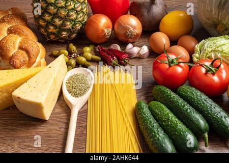 Verschiedene frische Früchte und Gemüse Standlicht Stockfoto