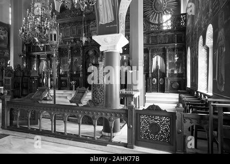 Die interne Anzeige von traditionellen Kretischen Kirche zeigt unterschiedliche Aspekte der religiösen Kultur und Artefakte. Stockfoto