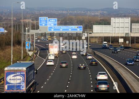 Autobahn M1 J24 East Midlands eine der meistbefahrenen Autobahnkreuz in Großbritannien. Stockfoto