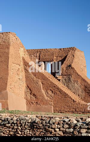 Mission Church Ruinen (Unsere Liebe Frau von Los Angeles von Porciuncula), Pecos National Historical Park, Pecos, New Mexiko USA Stockfoto