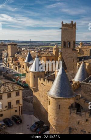 Schloss von Olite bei Sonnenuntergang in der Provinz Navarra, Spanien Stockfoto