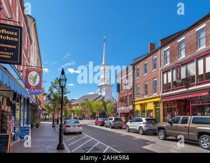 Markt-Straße, Blickrichtung Norden Kirche im Zentrum der Innenstadt von Portsmouth, New Hampshire, USA Stockfoto