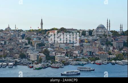 Ein Blick auf Istanbul von Galata Tower in Beyoglu gegen Fatih, mit Suleymaniye Moschee auf der rechten Seite Stockfoto