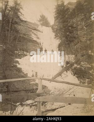 Antike c 1890 Foto, fallende Feder fällt in Duryea, Luzerne County, Pennsylvania mit grafitti Werbung für "J.M. Asche zur Verzinnung" und "G. Nellson, Klempner." Quelle: original Foto Stockfoto