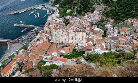 Luftaufnahme von Amalfi von Torre dello Ziro gesehen Stockfoto