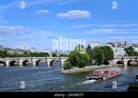 Blick auf die Pont Neuf am westlichen Ende der Île de la Cité, Paris, Frankreich Stockfoto