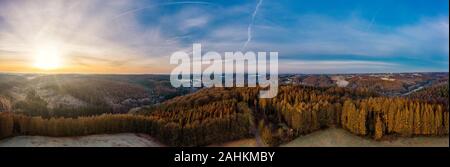 Panoramablick auf Bergisches Land, Deutschland. Drone Fotografie. Stockfoto