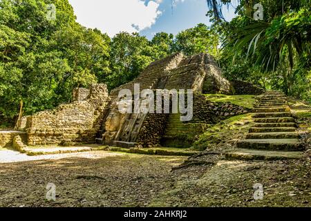 Lamanai archäologische Reserve maya Mast Tempel in Belize Dschungel Stockfoto