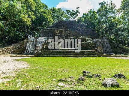 Lamanai archäologische Reserve maya Mast Tempel in Belize Dschungel Stockfoto