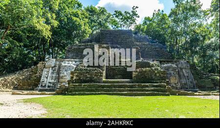 Lamanai archäologische Reserve maya Mast Tempel in Belize Dschungel Stockfoto