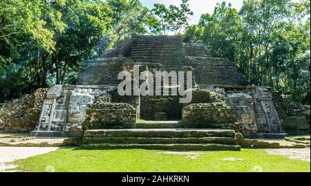 Lamanai archäologische Reserve maya Mast Tempel in Belize Dschungel Stockfoto