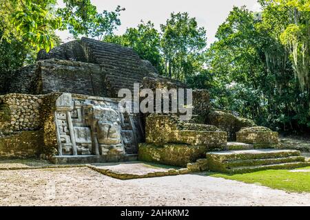 Lamanai archäologische Reserve maya Mast Tempel in Belize Dschungel Stockfoto