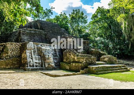 Lamanai archäologische Reserve maya Mast Tempel in Belize Dschungel Stockfoto