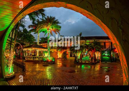 Weihnachten Licht decorationed Anzeige im Brick Yard Plaza in Venedig Florida Stockfoto