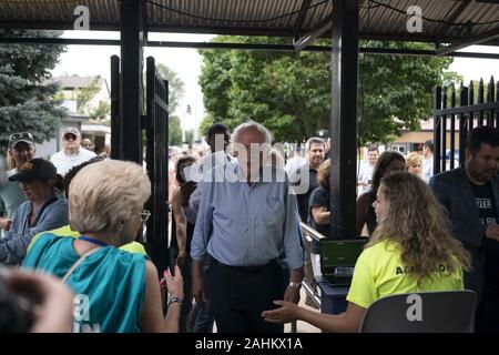 Des Moines, Iowa, USA. 11 Aug, 2019. 2020 demokratischen Präsidentschaftskandidaten Senator Bernie Sanders, unabhängig von Vermont, Kampagnen in der Iowa State Fair in Des Moines, Iowa am 11. August 2019. Credit: Alex Edelman/ZUMA Draht/Alamy leben Nachrichten Stockfoto