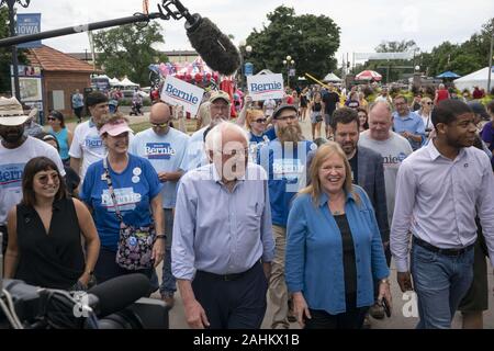 Des Moines, Iowa, USA. 11 Aug, 2019. 2020 demokratischen Präsidentschaftskandidaten Senator Bernie Sanders, unabhängig von Vermont, Kampagnen in der Iowa State Fair in Des Moines, Iowa am 11. August 2019. Credit: Alex Edelman/ZUMA Draht/Alamy leben Nachrichten Stockfoto