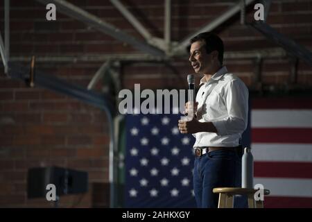 Burlington, Iowa, USA. 14 Aug, 2019. 2020 demokratischen Präsidentschaftskandidaten, South Bend, Indiana Bürgermeister, Peter Buttigieg während einer Wahlkampfveranstaltung in Burlington, Iowa spricht am 14 August, 2019. Credit: Alex Edelman/ZUMA Draht/Alamy leben Nachrichten Stockfoto