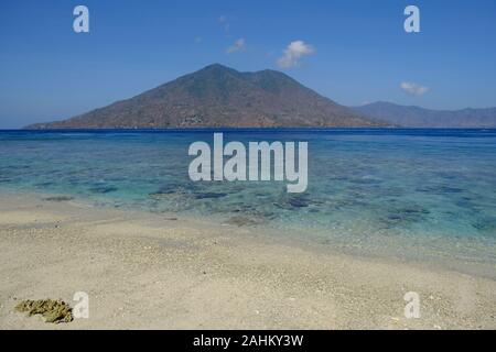 Indonesien Alor - wunderbare Küste zur Insel Ternate Stockfoto