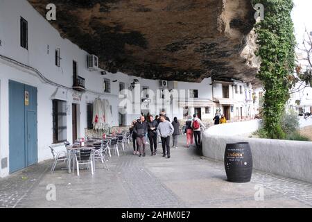 Setenil de Las Bodegas, einer der Pueblos Blancos in Andalusien, Spanien Stockfoto