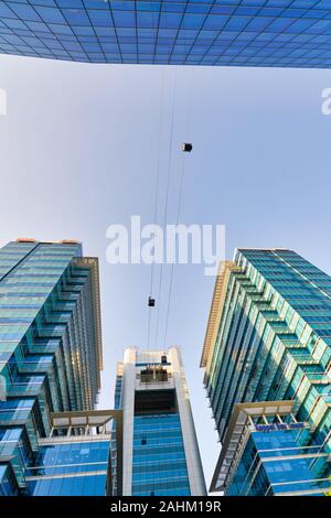 Singapur - ca. April, 2019: Blick auf die Cable Car System in Singapur. Stockfoto