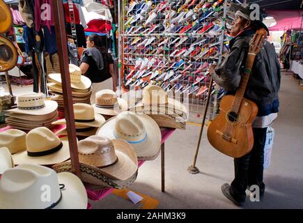 Alte Musiker am Dienstag Markt am Rande der San Miguel de Allende, Mexiko. Stockfoto