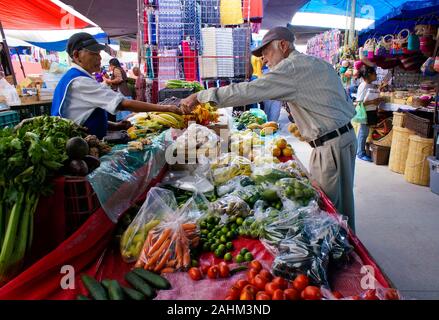 Dienstag, Markt am Rande der San Miguel de Allende, Mexiko. Stockfoto