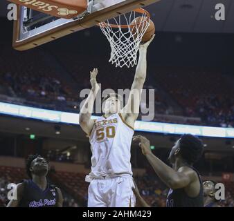 Austin, Texas, USA. 30 Dez, 2019. Texas Longhorns Zentrum wird Baker (50) geht zum Korb in der zweiten Hälfte des Basketball ist ein NCAA Men Spiel zwischen Texas und High Point in Austin, Texas, am Dez. 30, 2019. Credit: Scott Coleman/ZUMA Draht/Alamy leben Nachrichten Stockfoto