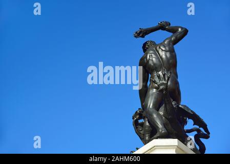 Detail der Hercules Brunnen in Augsburg in Deutschland. Eine der drei prächtige Brunnen, die Teil des Weltkulturerbes. Stockfoto